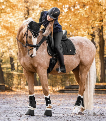Chrániče Comfort Dressage s beránkem černé